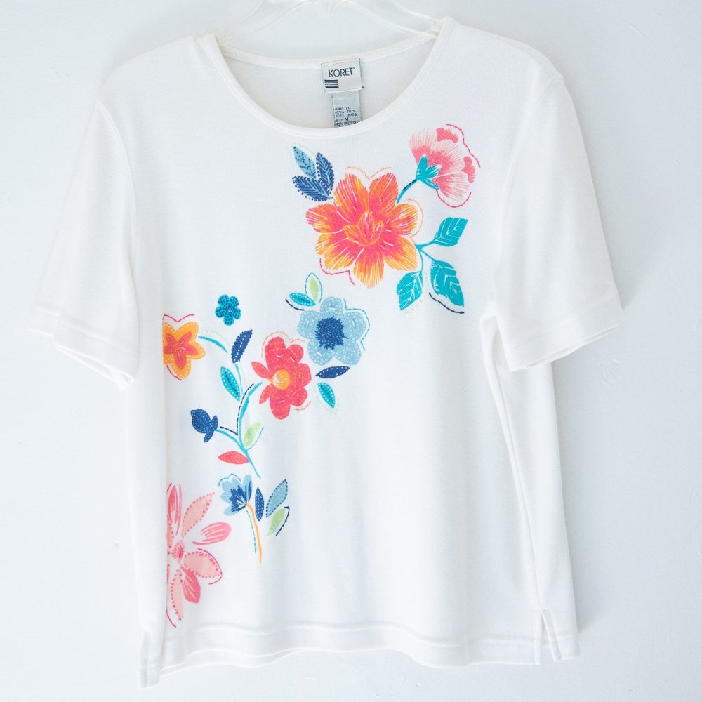 Vintage Koret Women's Casual Top Color White with flower print Size Med